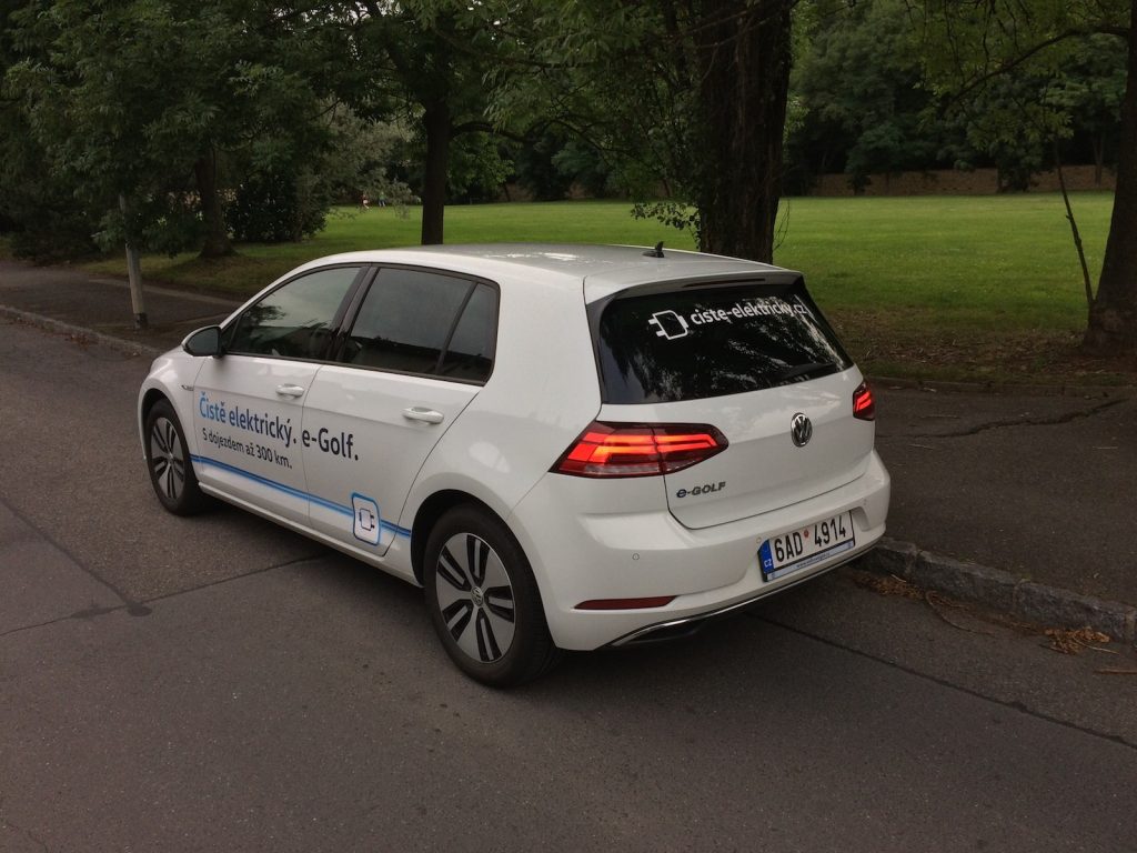 Volkswagen e-Golf (100 kW) - zezadu