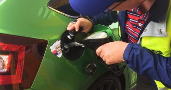 Jak snížit výdaje za palivo i emise z výfuku – kurz úsporné jízdy Tankování Jyvaskyla 1000 lakes Eco Run