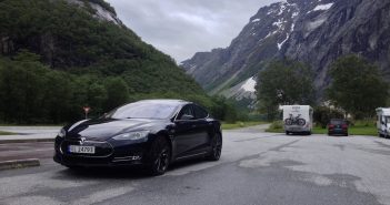 Nové RZ pro elektromobily a další změny zákona o pozemních komunikacích Registrační značka RZ (SPZ) EL - Tesla, Trolí Stezka, Norsko