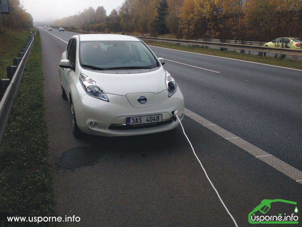 Nissan Leaf na laně