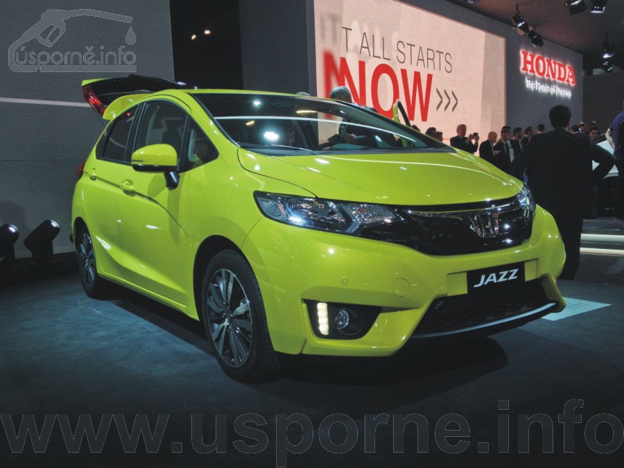 Honda Jazz 2015 zepředu zelená