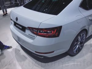 Škoda Superb - bílý 4x4