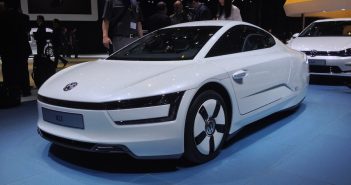 Úsporné vozy značky Volkswagen na autosalonu Ženeva 2015 Volkswagen XL1 - zepředu