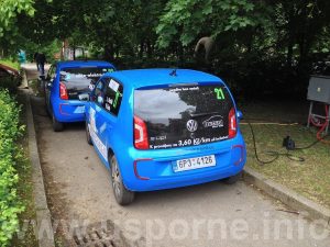 Nejvetší problém s dojezdem měly Volkswageny e-up!, náš Leaf dojel po krátkém dobití v Krumlově až do Tábora