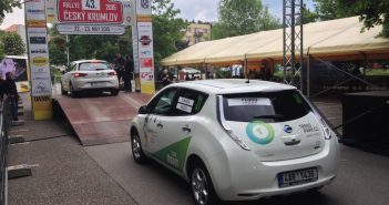 New Energies Rallye Český Krumlov 2015 Nissan Leaf na společném startu New Energies Rallye Český Krumlov