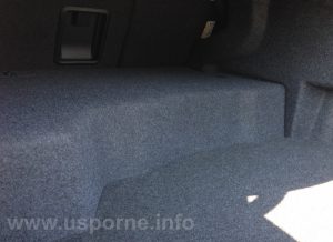 Ford Mondeo HEV (hybrid) - zavazadlový prostor je zmenšený hybridním ústrojím