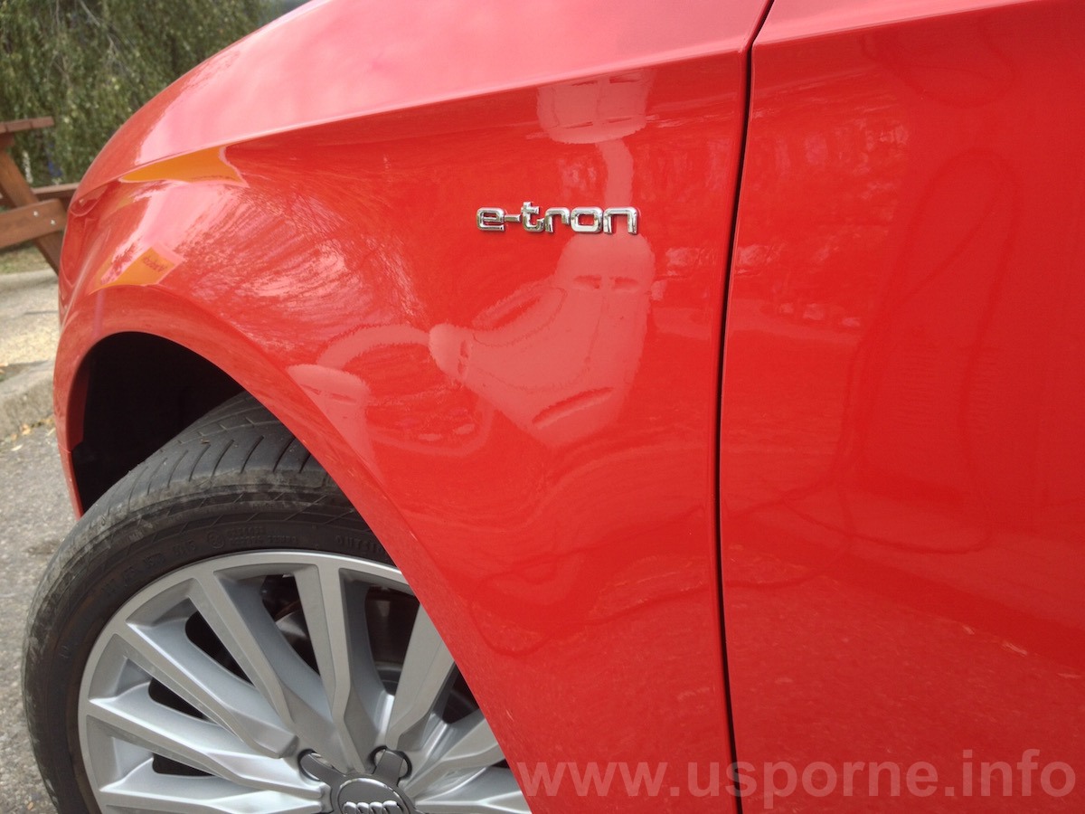 Plaketka e-tron na blatníku Audi A3