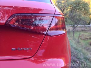 Plaketka e-tron pod zadním světlem Audi A3