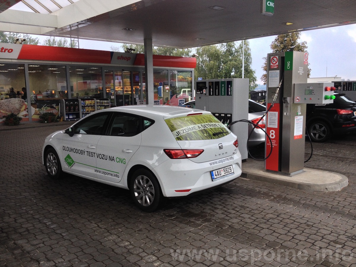 Seat Leon 1,4 TGI na Benzině u Humpolce, kde je CNG vedle ostatních paliv