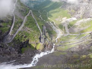 Trolí stezka (Trollstigen) z vrchu