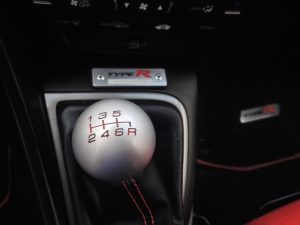 Honda Civic Type R - řadicí páka