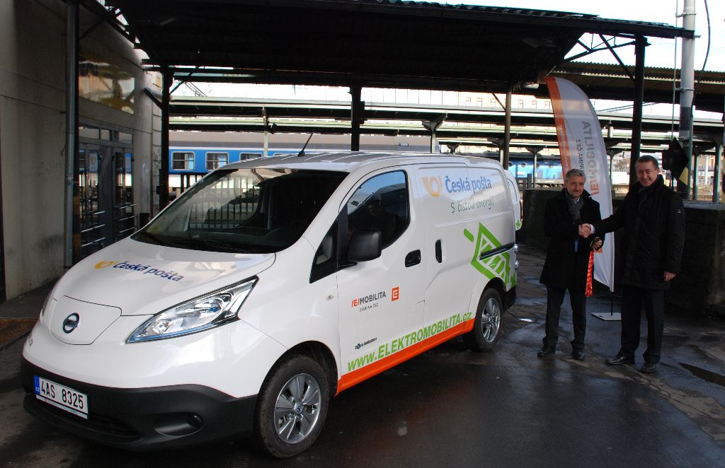 Předání Nissanu e-NV200 (ČEZ - Česká-pošta)