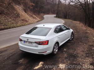 Škoda Superb GreenLine 1,6 TDI 88 kW - zezadu