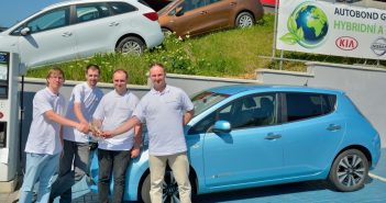 REKORD: Elektromobil Nissan Leaf ujel 1 362 km za 24 hodin Přípitek po úspěšném rekordním pokusu