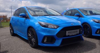 Ford Focus RS – test na letišti i spotřeba na silnici Ford Focus RS - zepředu