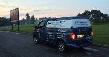 VW Transporter BlueMotion umí i kombinovanou trasu za 5 litrů Volkswagen Transporter - cestou zpět už se stmívalo
