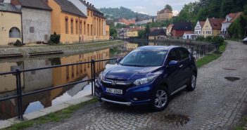 TEST: Honda HR-V 1,5 i-VTEC 96 kW – skutečná spotřeba Honda HR-V - zepředu - Český Krumlov