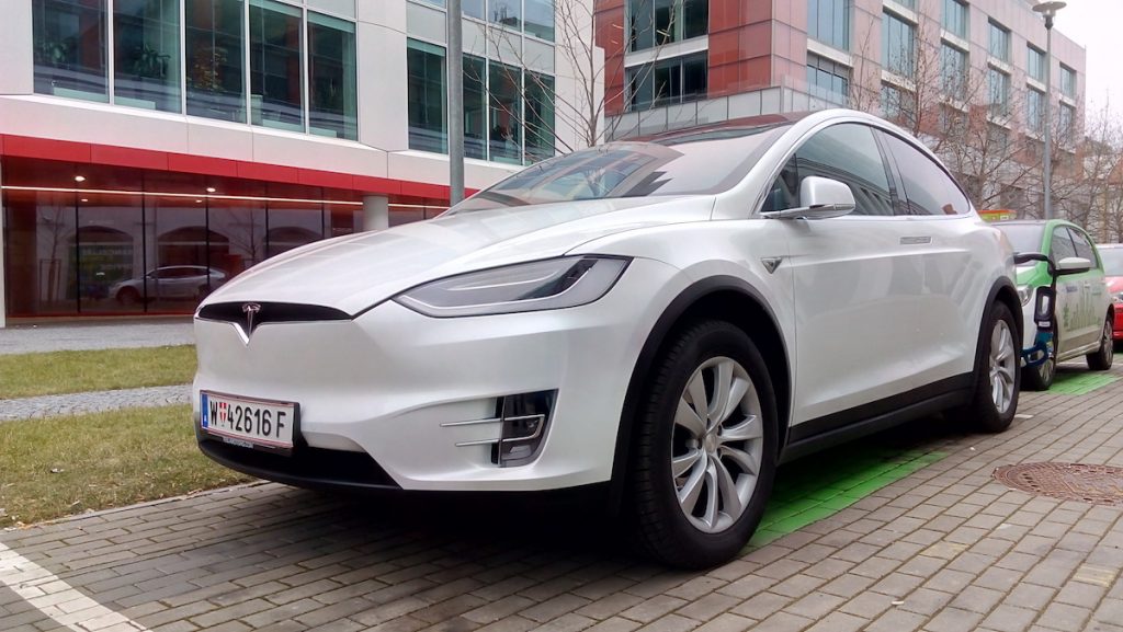 Tesla Model X - zepředu