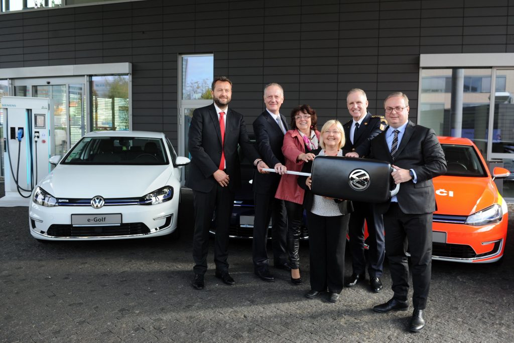 Předáni prvních 5 vozů VW e-Golf
