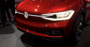 Alternativní pohony v Česku stagnují, ale koncern VW chystá velkou ofenzivu Volkswagen I.D.CROZZ II - maska
