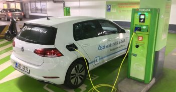 Komentář: Elektromobilita není univerzální řešení, zapomíná se na CNG Volkswagen e-Golf (100 kW) - na rozdíl od aut na CNG můze do podzemních garáží