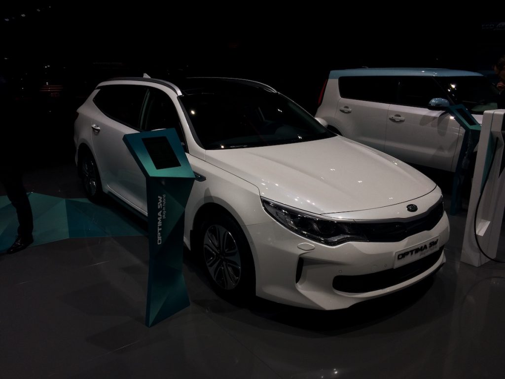 Kia Optima PHEV - zepředu - Ženeva 2018