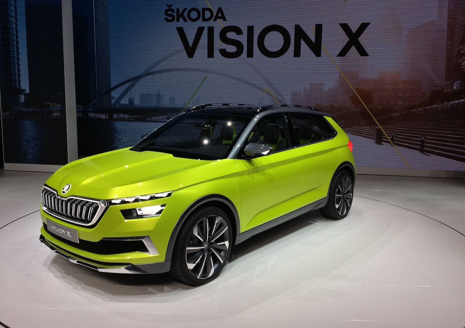 Škoda Vision X - CNG hybrid s pohonem 4x4 - zepředu