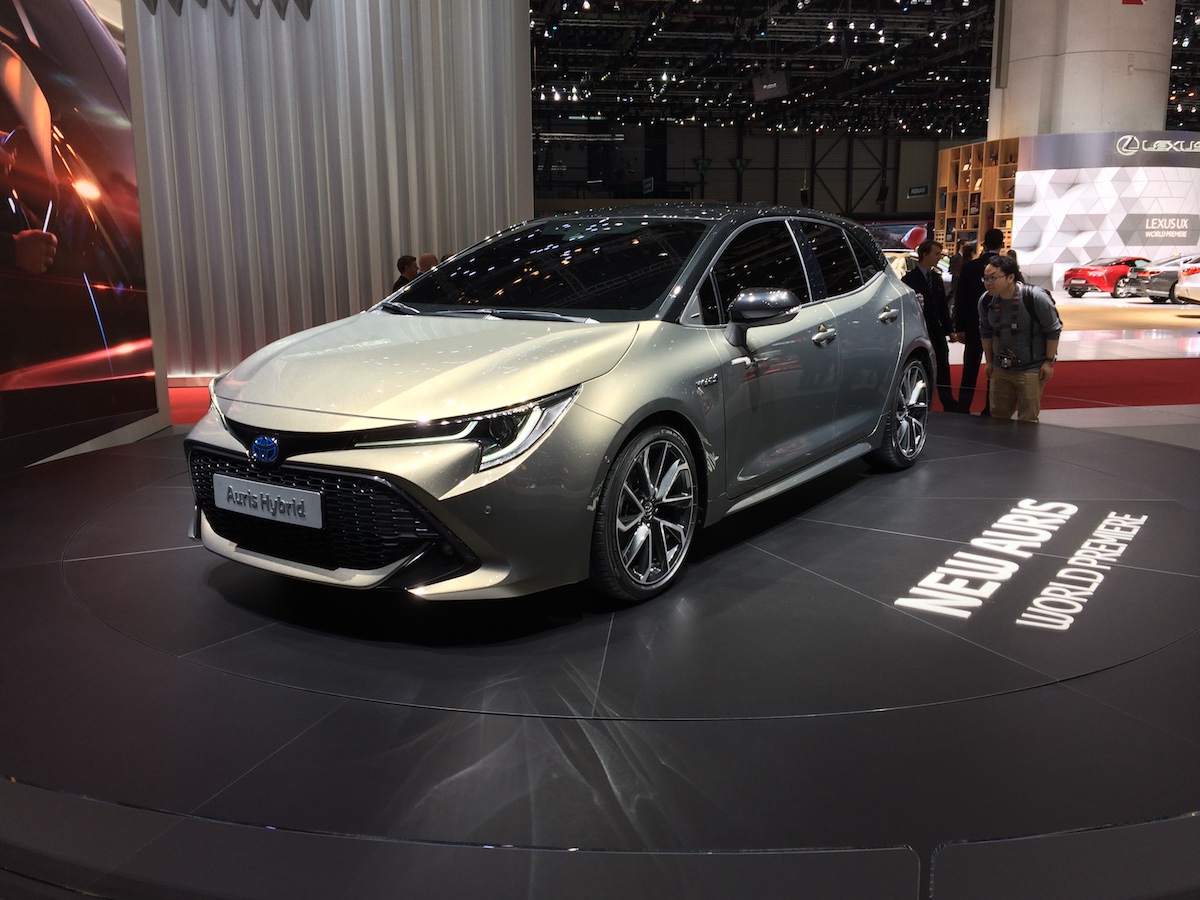 Toyota Auris Hybrid zepředu - Ženeva 2018