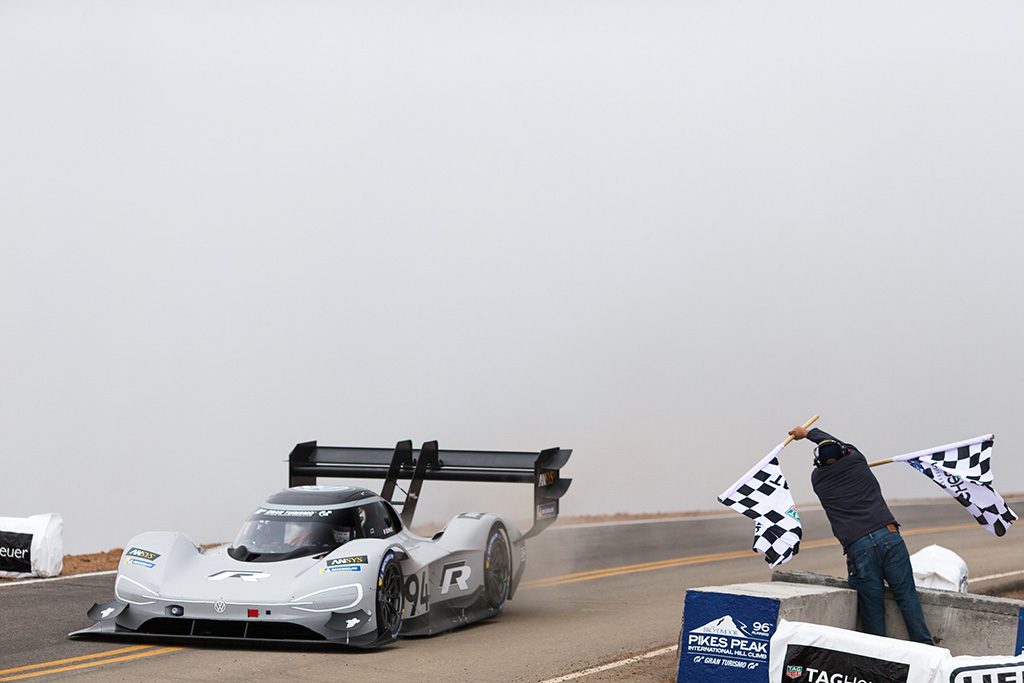 Volkswagen I.D. R Pikes Peak v cíli International Hill Climb