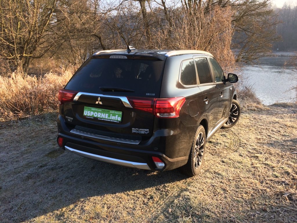 Mitsubishi Outlander PHEV - zezadu