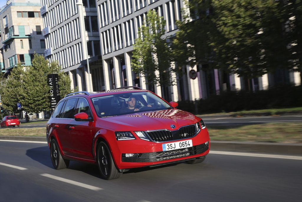 Škoda Octavia G-TEC červená - Karlín