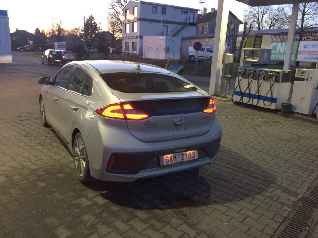 Hyundai Ioniq Hybrid - Rudná, po 1030 km na jednu nádrž