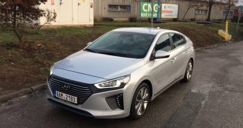 Pokus o rekord ve spotřebě cestou na kurzy úsporné jízdy Hyundai Ioniq Hybrid - zepředu
