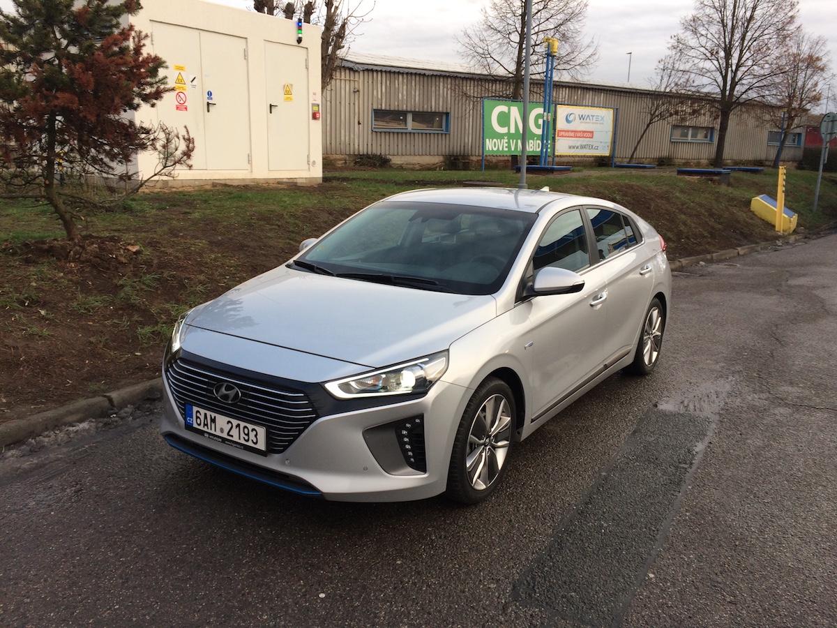 Hyundai Ioniq Hybrid - zepředu