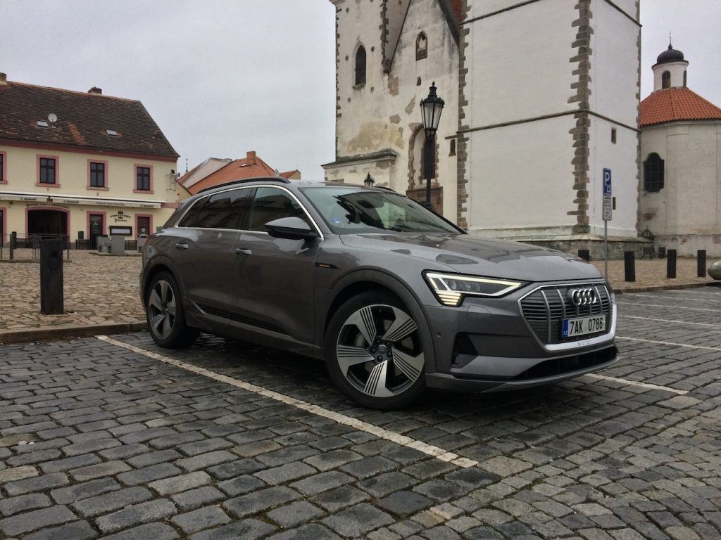 Audi e-tron 55 quattro - zepředu