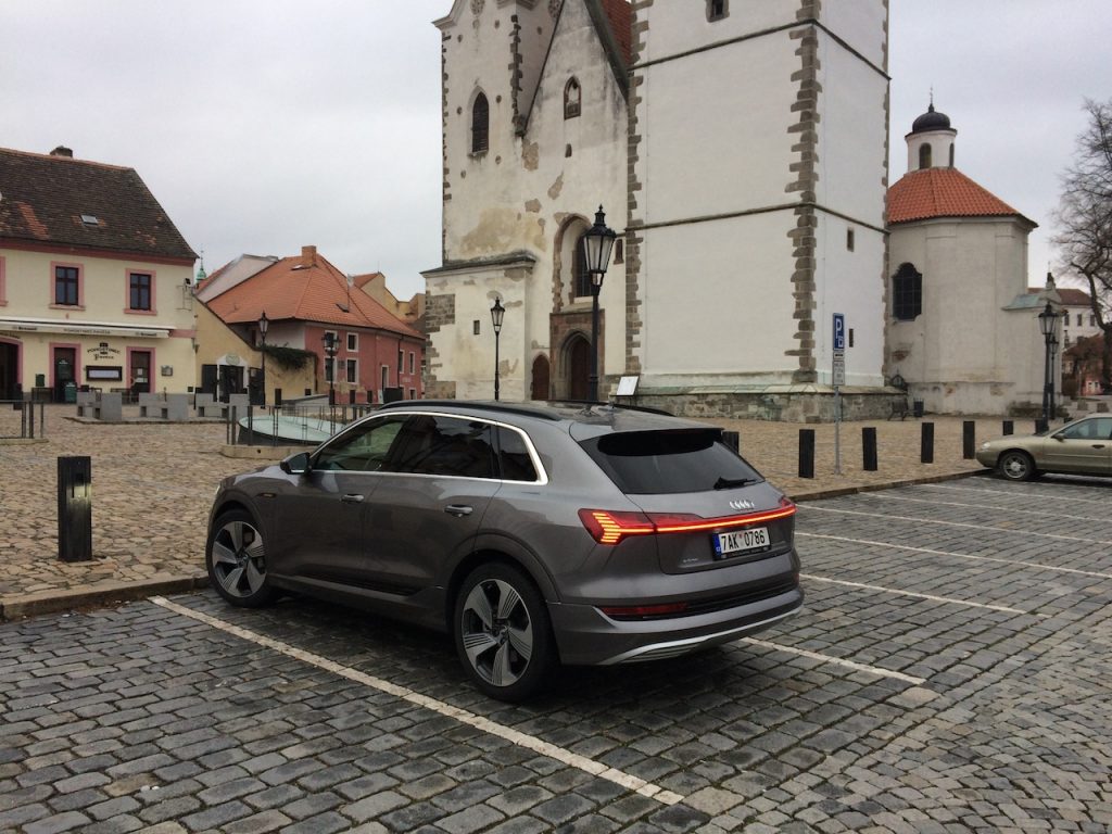 Audi e-tron 55 quattro - zezadu