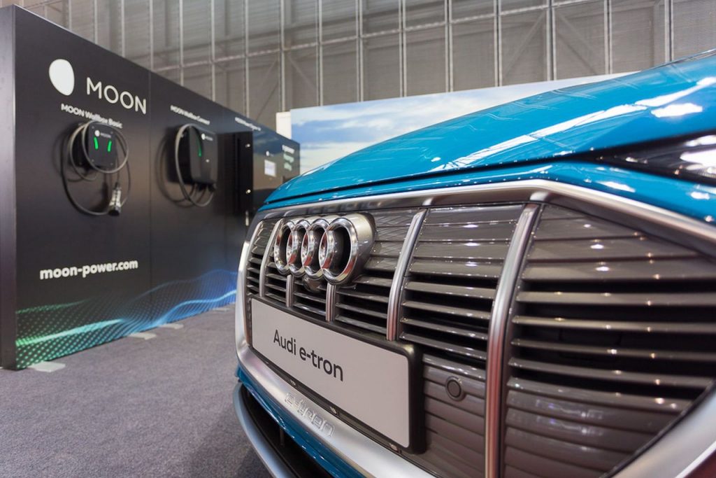 Audi e-tron a nabíjecí stanice Moon - Amper 2019