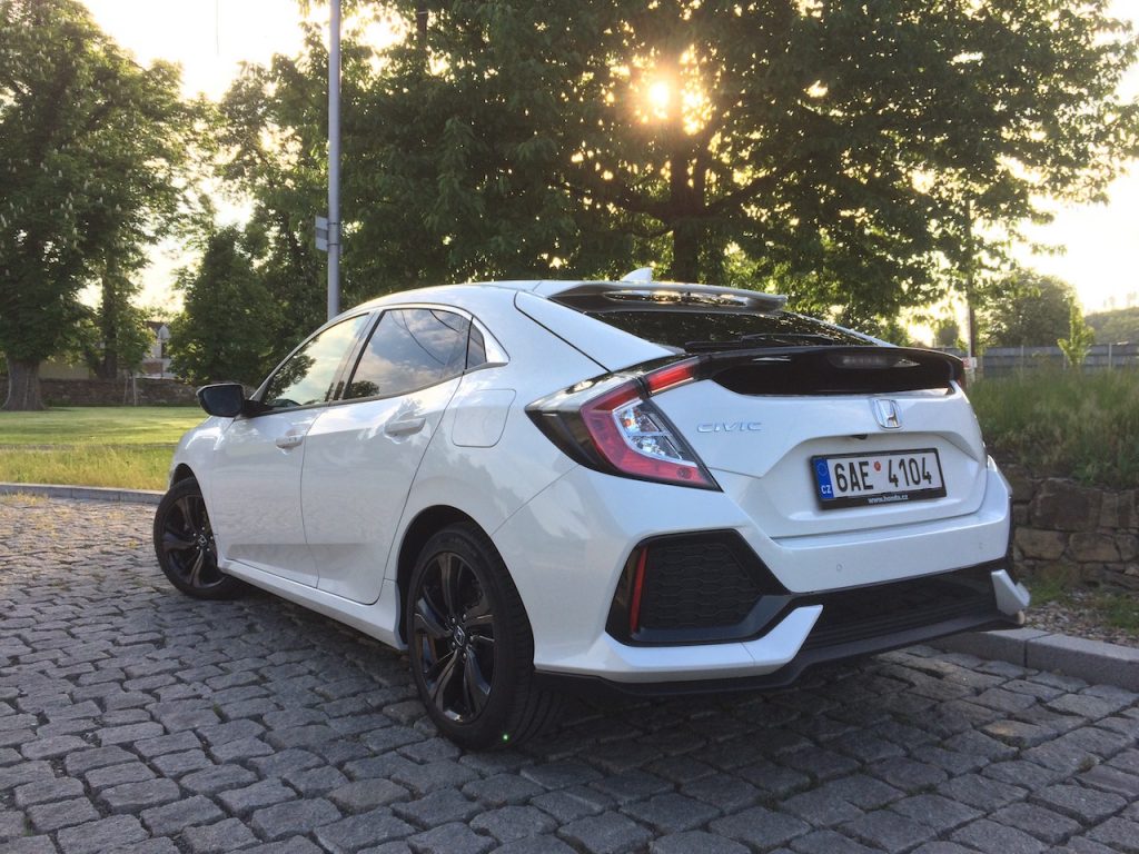 Honda Civic 1.0 VTEC TURBO 96 kW zezadu