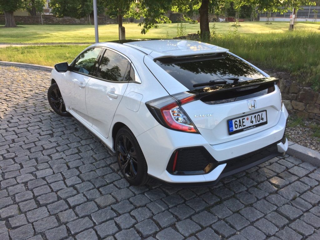 Honda Civic 1.0 VTEC TURBO 96 kW zezadu