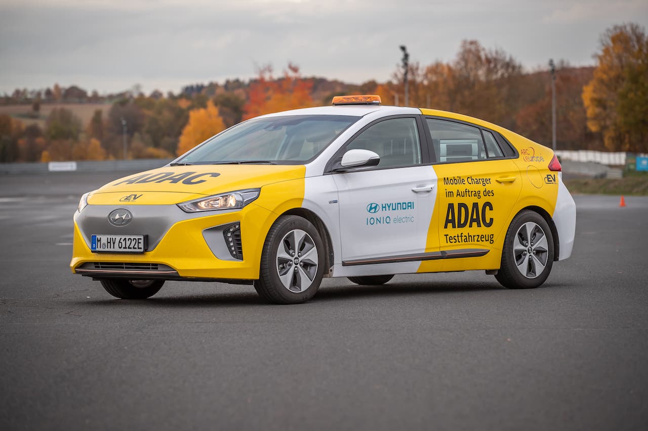 Hyundai Ioniq Mobile Charger - ADAC