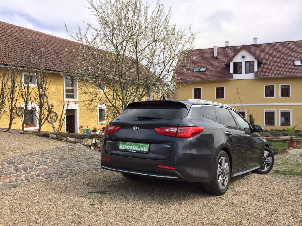 Kia Optima Plug-in hybrid (PHEV) - zezadu - Statek Luníkov