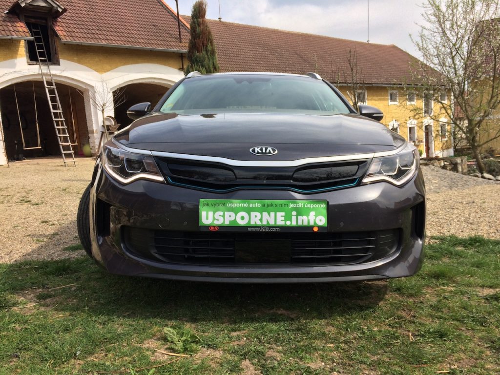 Kia Optima Plug-in hybrid (PHEV) - zepředu - Statek Luníkov