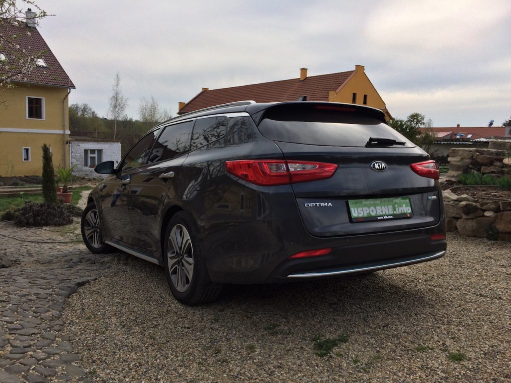 Kia Optima Plug-in hybrid - zezadu - Statek Luníkov