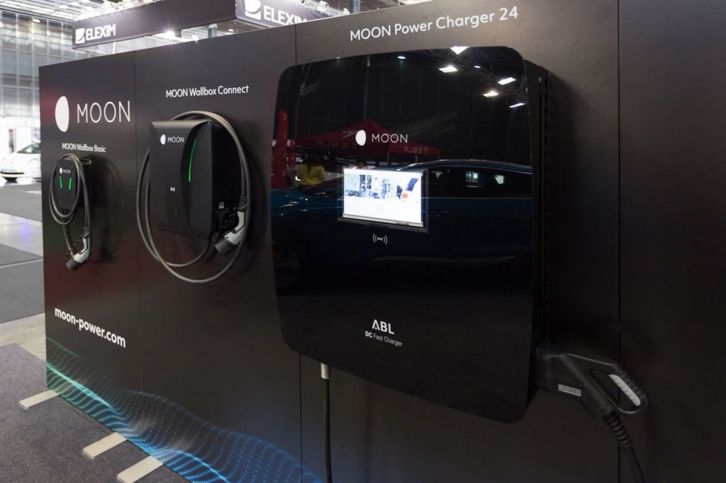 Nabíjecí stanice Moon Power Charger 24 - Amper 2019