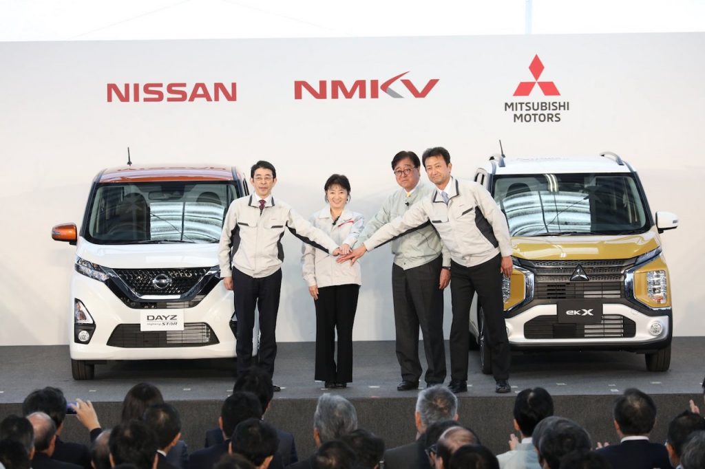 Představeni minivozů NMKV - představitelé Nissan a Mitsubishi