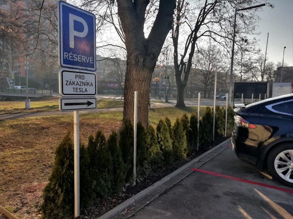 Servis Tesla Praha - parkoviště - Teslička.cz