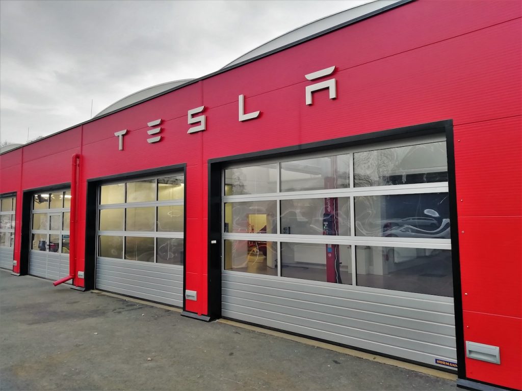 Servis Tesla Praha - vjezdy do dílny - Teslička.cz