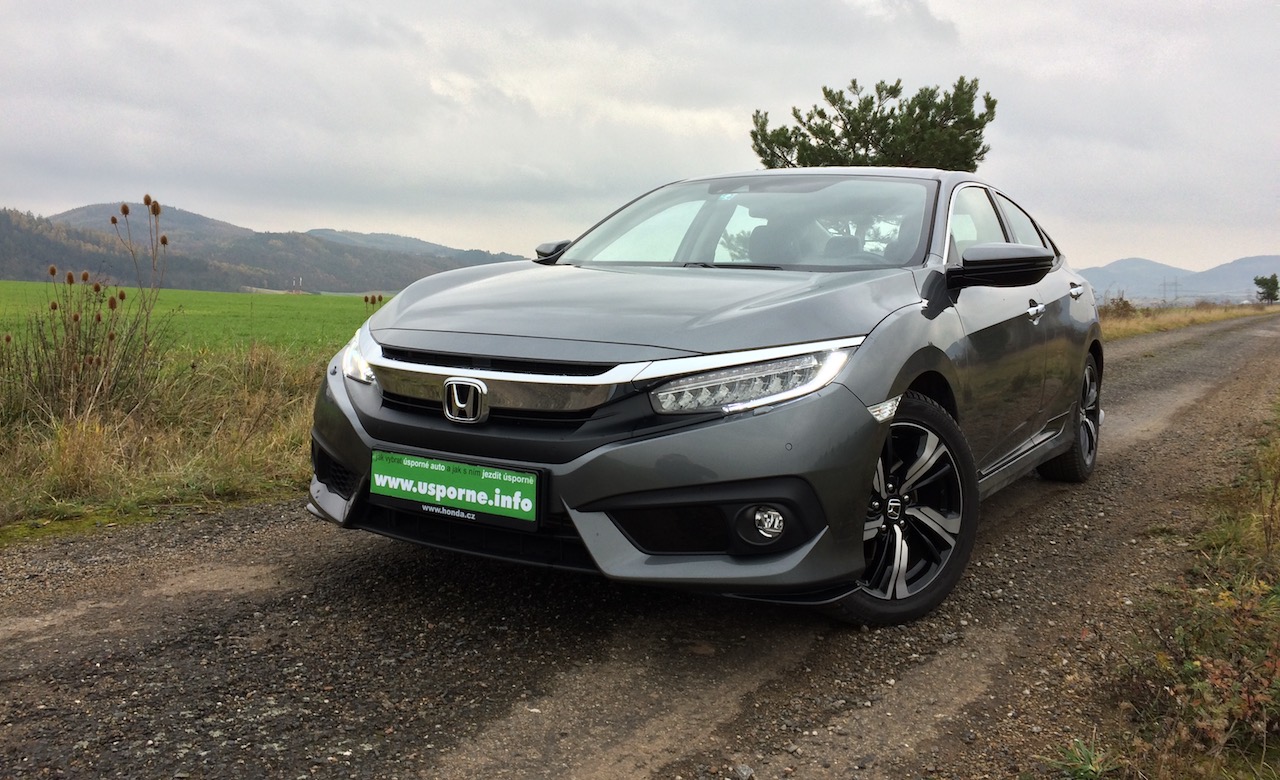 Honda Civic Sedan 1,5 VTEC TURBO - zepředu/z boku