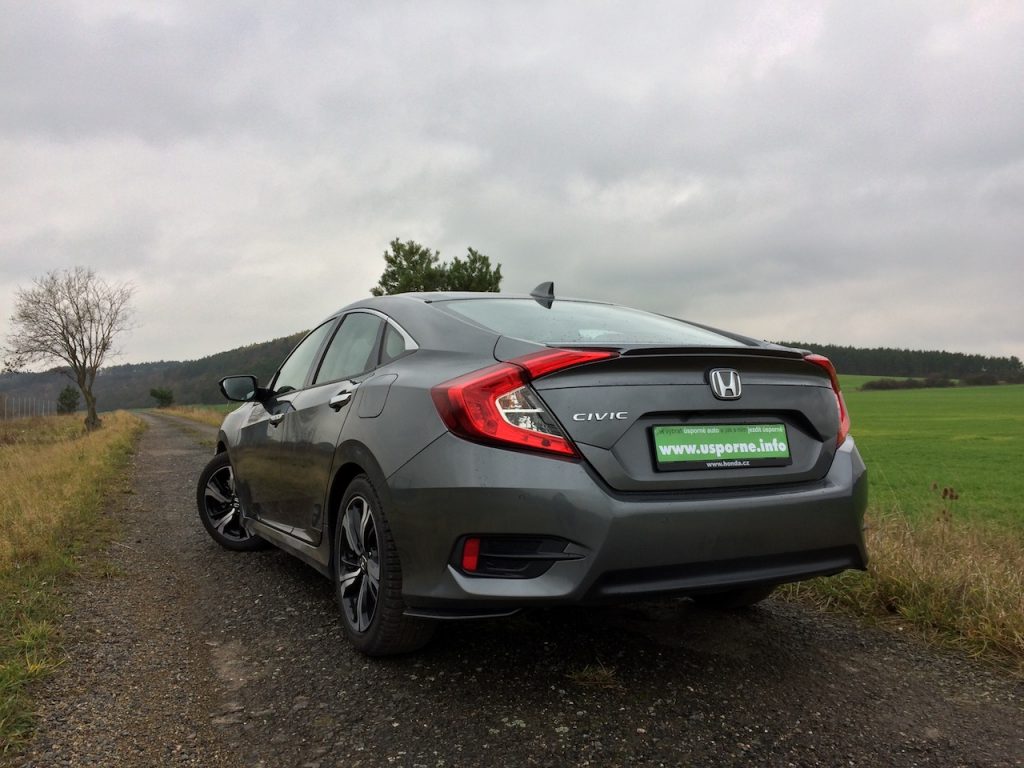 Honda Civic Sedan 1,5 VTEC TURBO - zezadu