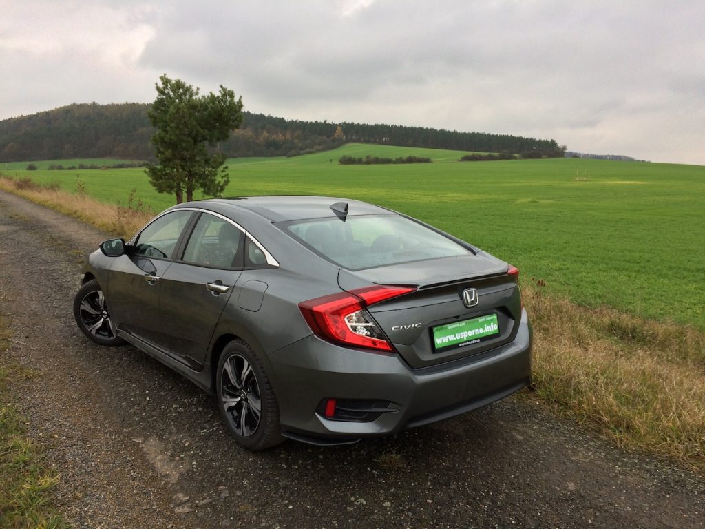 Honda Civic Sedan 1,5 VTEC TURBO - zezadu/z vrchu